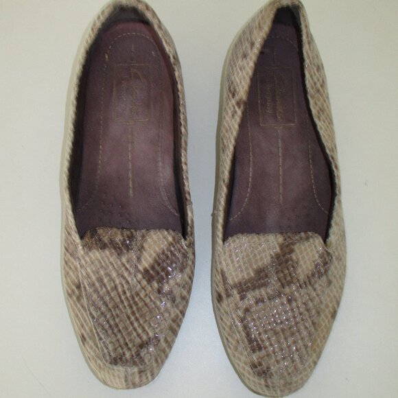 Clarks Everyday Womens Beige Faux Snakeskin Leather Loafer - Size 6M - Picture 4 of 9